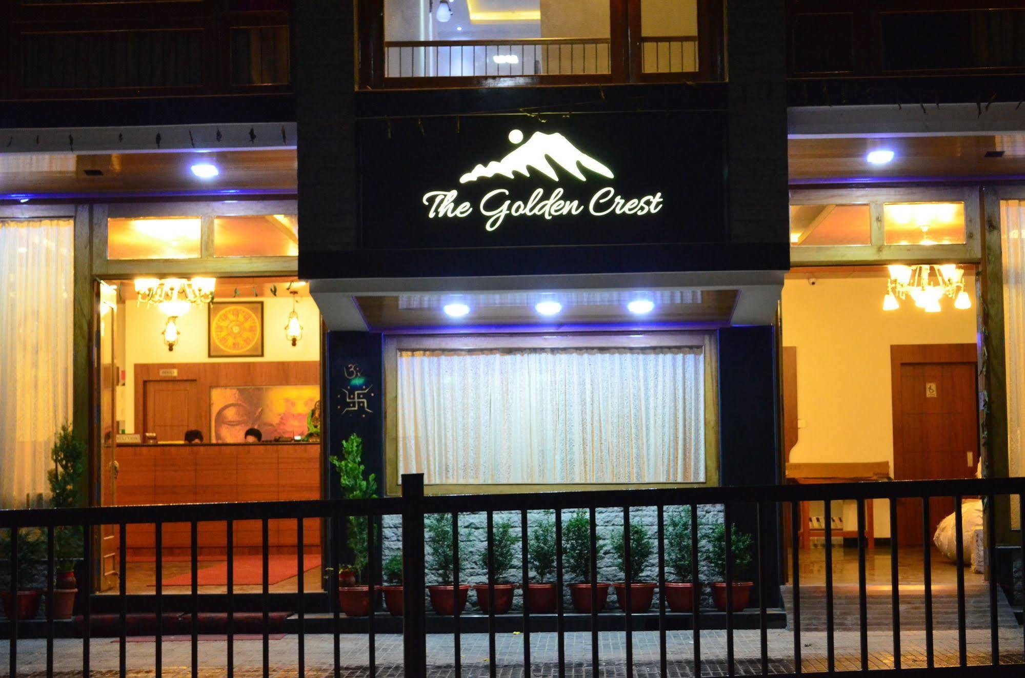 ホテル The Golden Crest ガントク エクステリア 写真